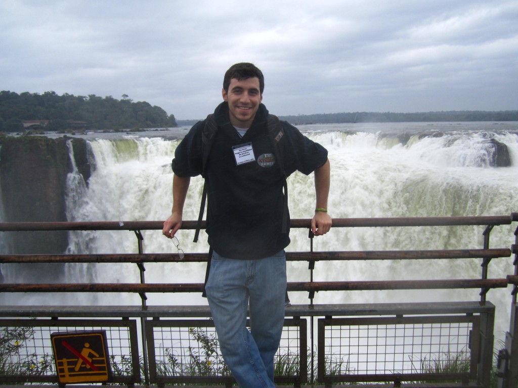 Visitor at a lookout overlooking Iguazú Falls.